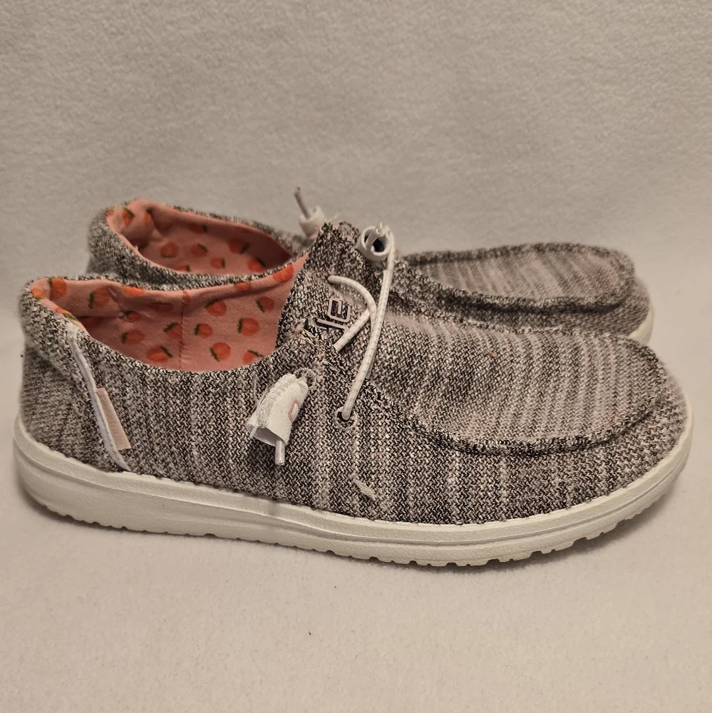 HeyDude Wendy Stretch Peach Bud Shoes, Size 6